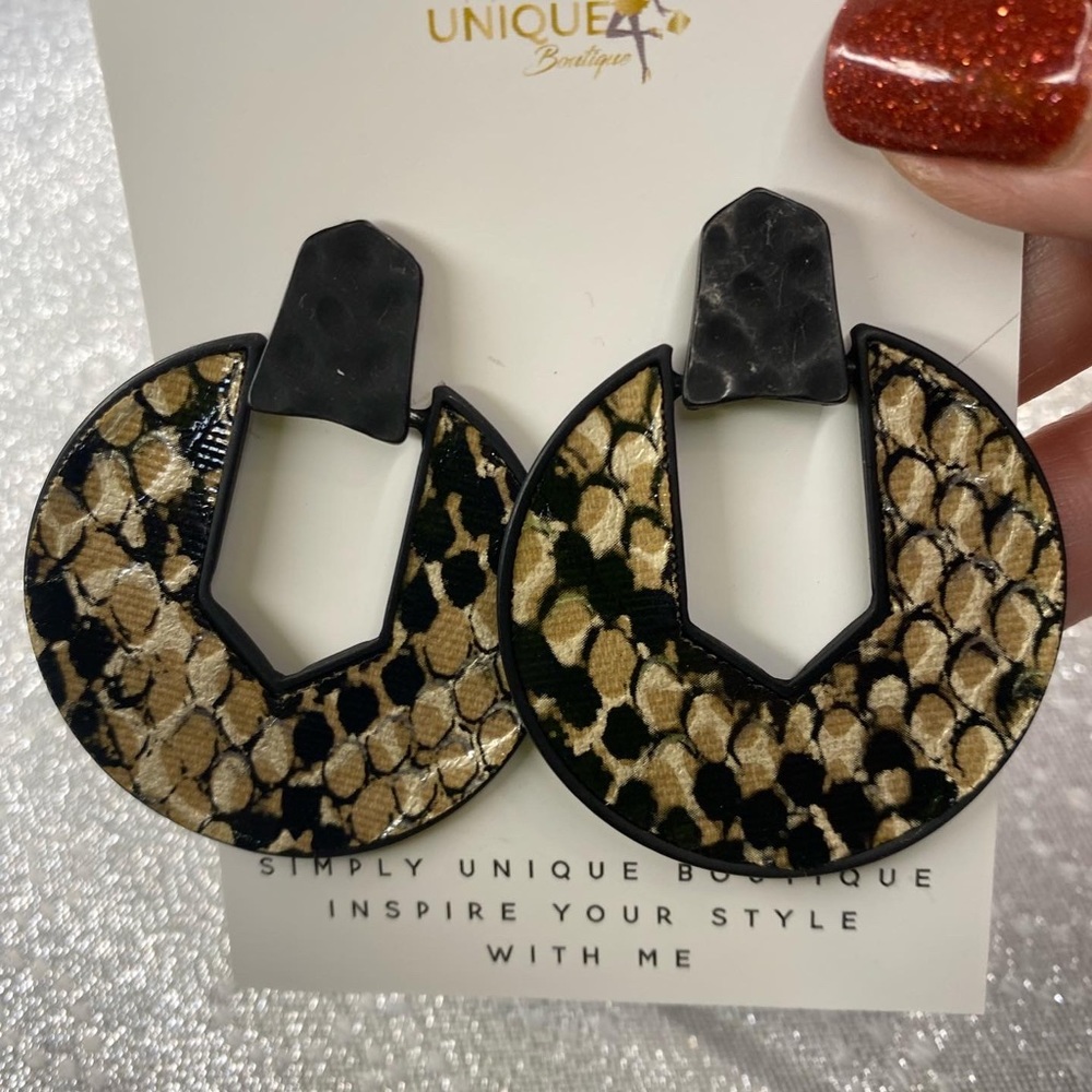 2 animal print styles Tan & ivory or brown & black